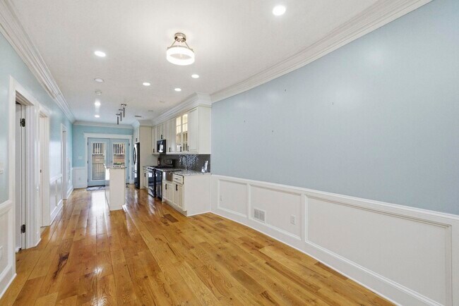 Building Photo - 245 Jewett Ave