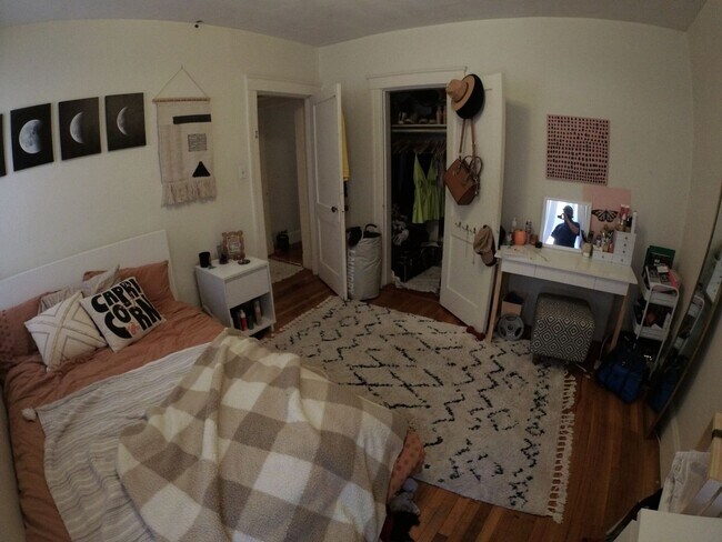Foto del edificio - HOT BROOKLINE LISTING!!!!!