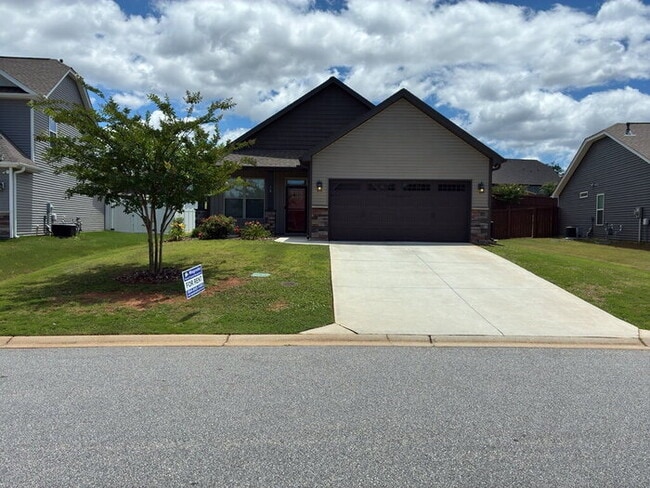 "Charming 3-Bedroom Home with 2 Full Baths in Greenville's Forest Ridge!" - "Charming 3-Bedroom Home with 2 Full Baths in Greenville's Forest Ridge!"