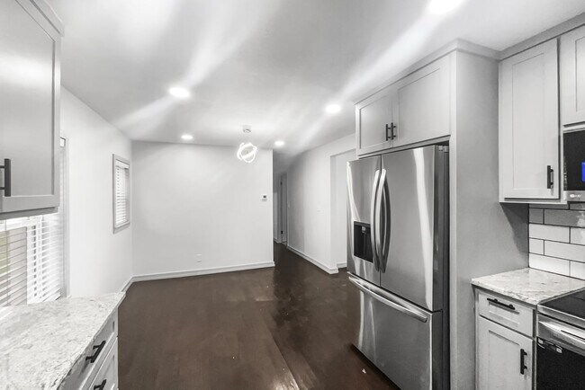 Building Photo - 1056 N Logan St