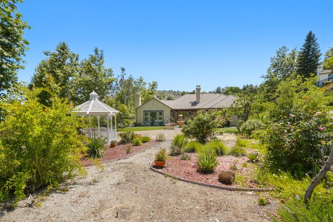 Foto del edificio - 26521 Mont Calabasas Dr