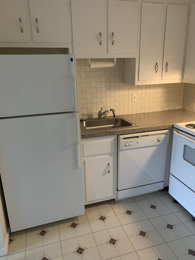 Primary Photo - 18 Fountain Ln