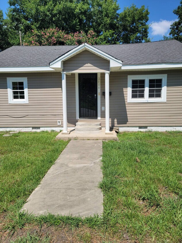 Primary Photo - 2404 S Beech St
