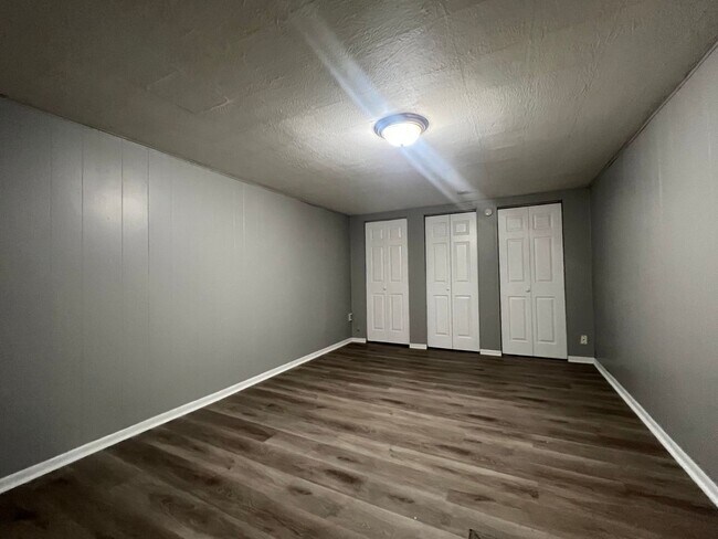 Foto del edificio - Beautiful 3 bedroom 2 bath + Den/office to...