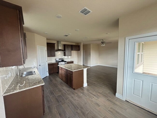 Building Photo - 105 Troubador Ln