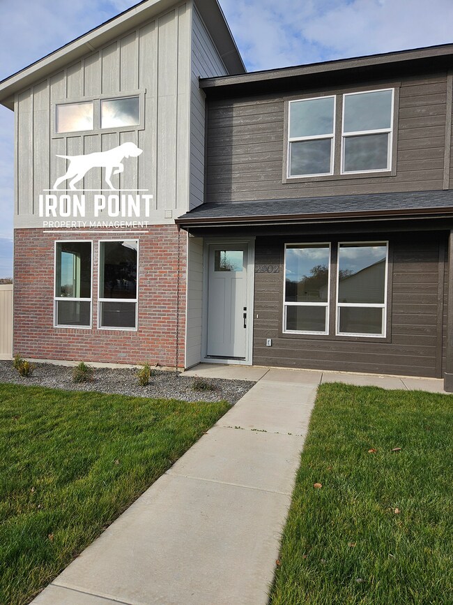 Foto del edificio - Brand New Never Lived-In 3-Bed, 2.5-Bath Townhome in Caldwell, ID – Available Now!