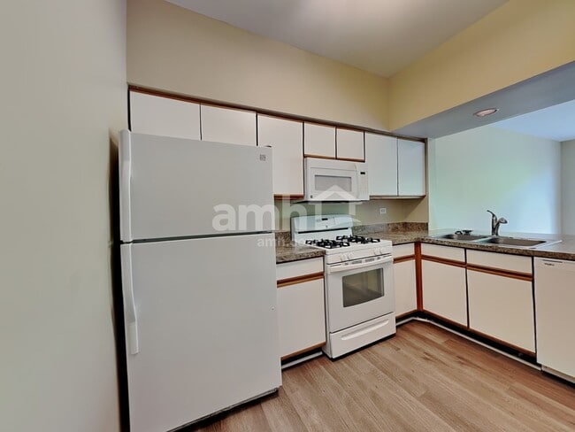 Building Photo - 1418 Grandview Ct