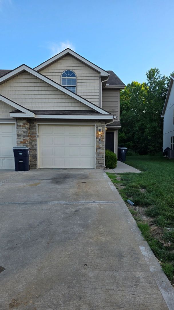 Building Photo - 3 BR/2.5BA | Newly Renovated Single Family Home | 2-Car Covered Parking | Large backyard!