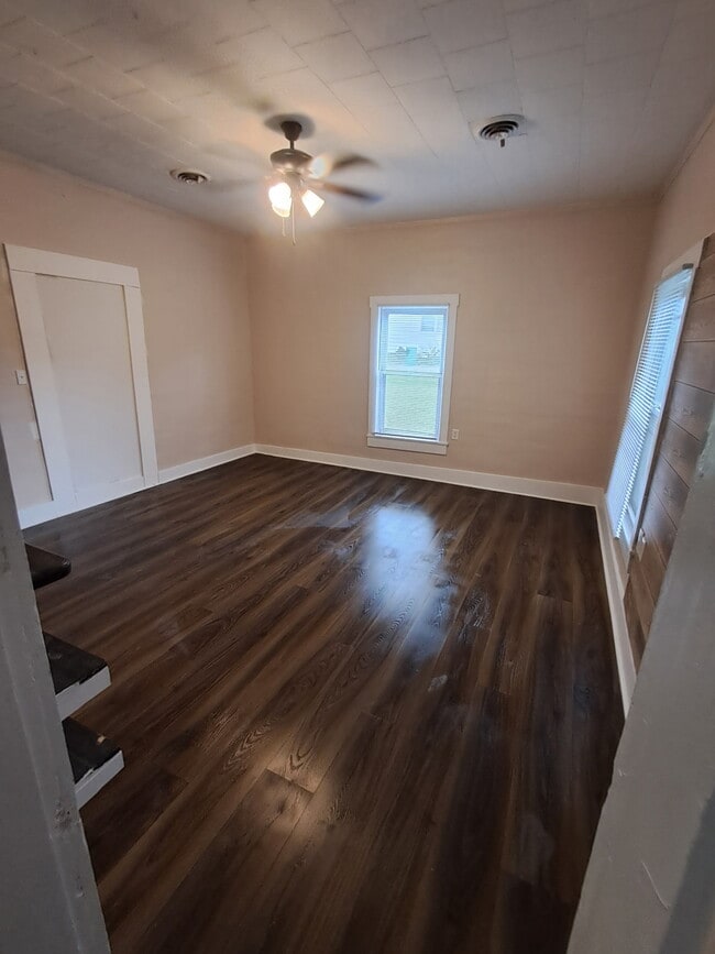 Building Photo - 122 Highland Ave