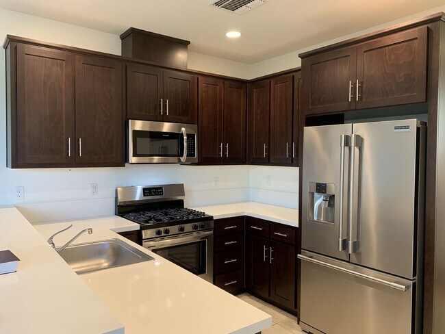Building Photo - 4046 Alexander Dr