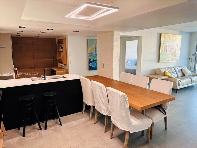 Building Photo - 650 West Ave