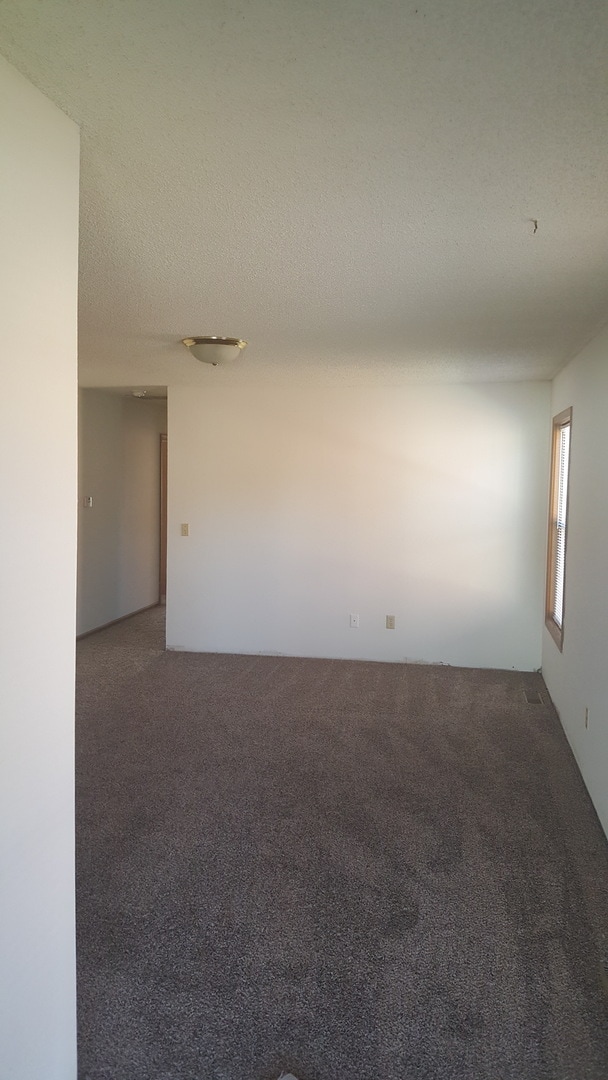 Building Photo - Great 3 Bed 2 Bath 2 Car Garage Flat Duple...