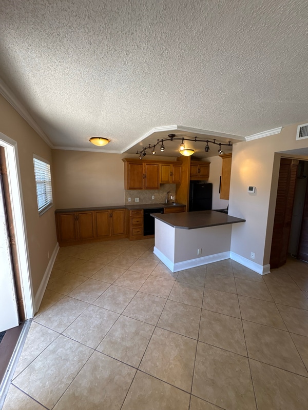 Primary Photo - 305 E Ocean Ave