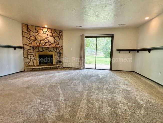 Building Photo - 2707 Fairway Dr