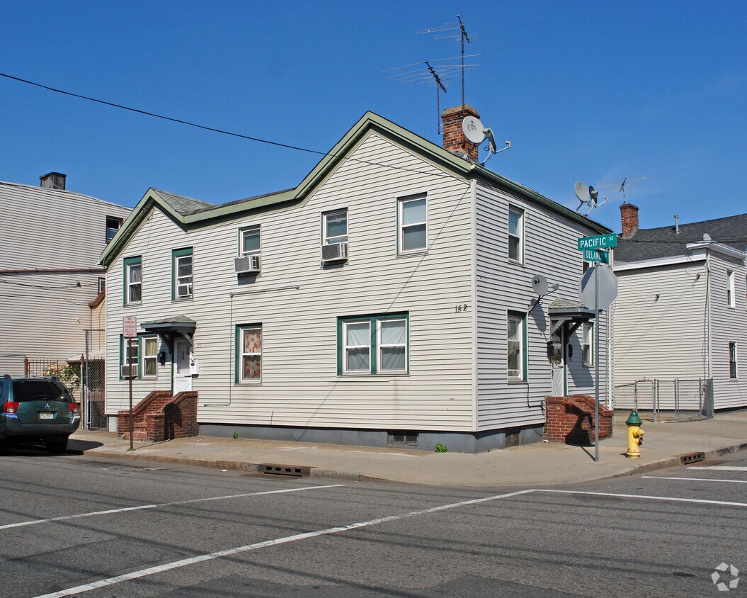 Primary Photo - 150 Pacific St