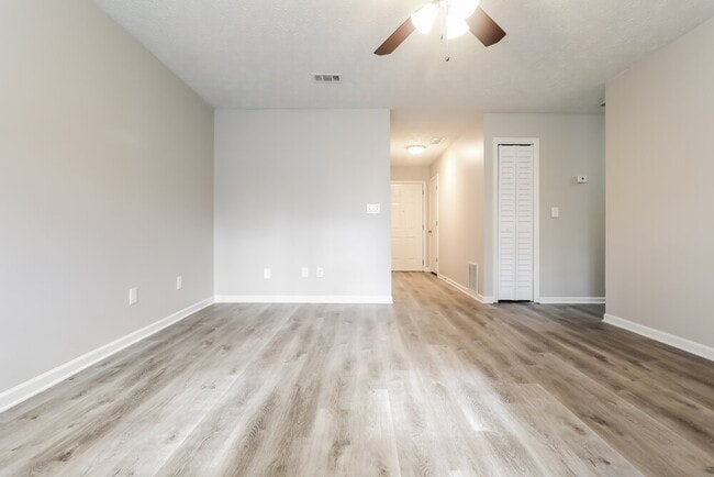 Building Photo - 620 Wayside Dr