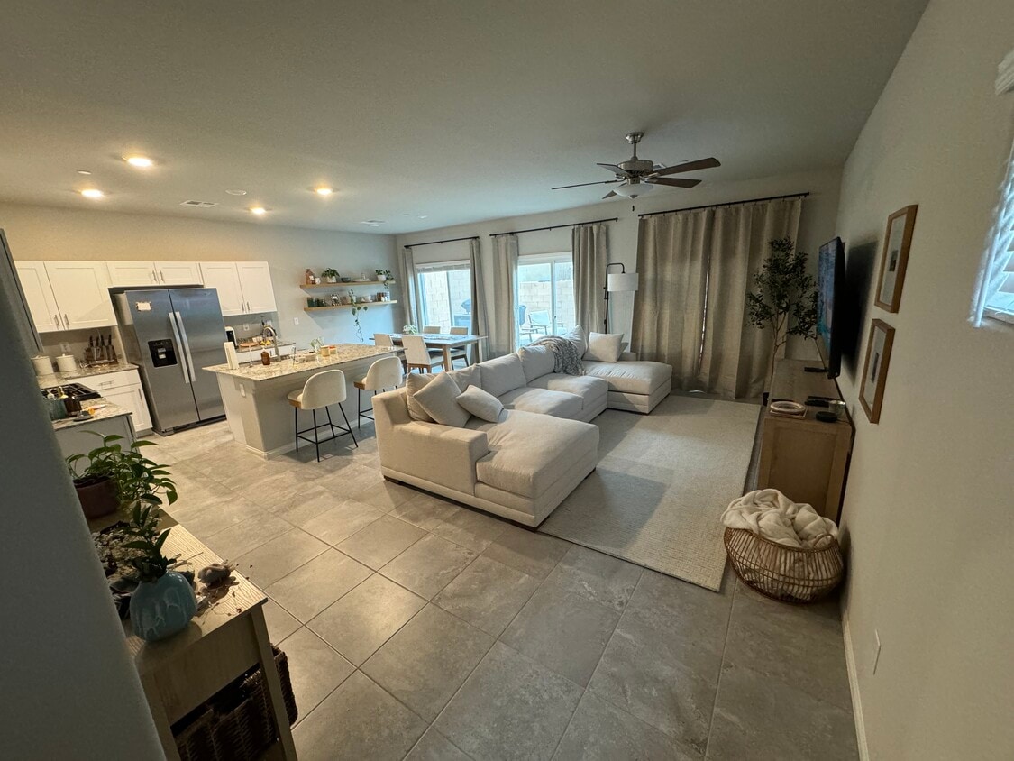 Foto principal - 10974 Cambridge Lakes Ave