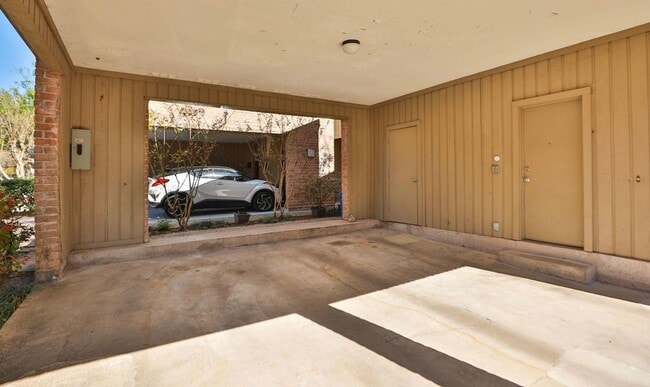 Building Photo - For Lease | 2 Bed, 2 Bath | 1,630 Sq Ft | ...