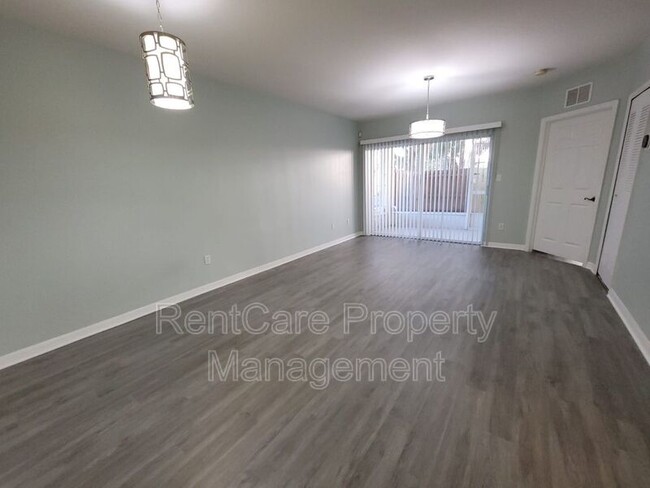 Foto del edificio - 527 Villa Del Sol Cir