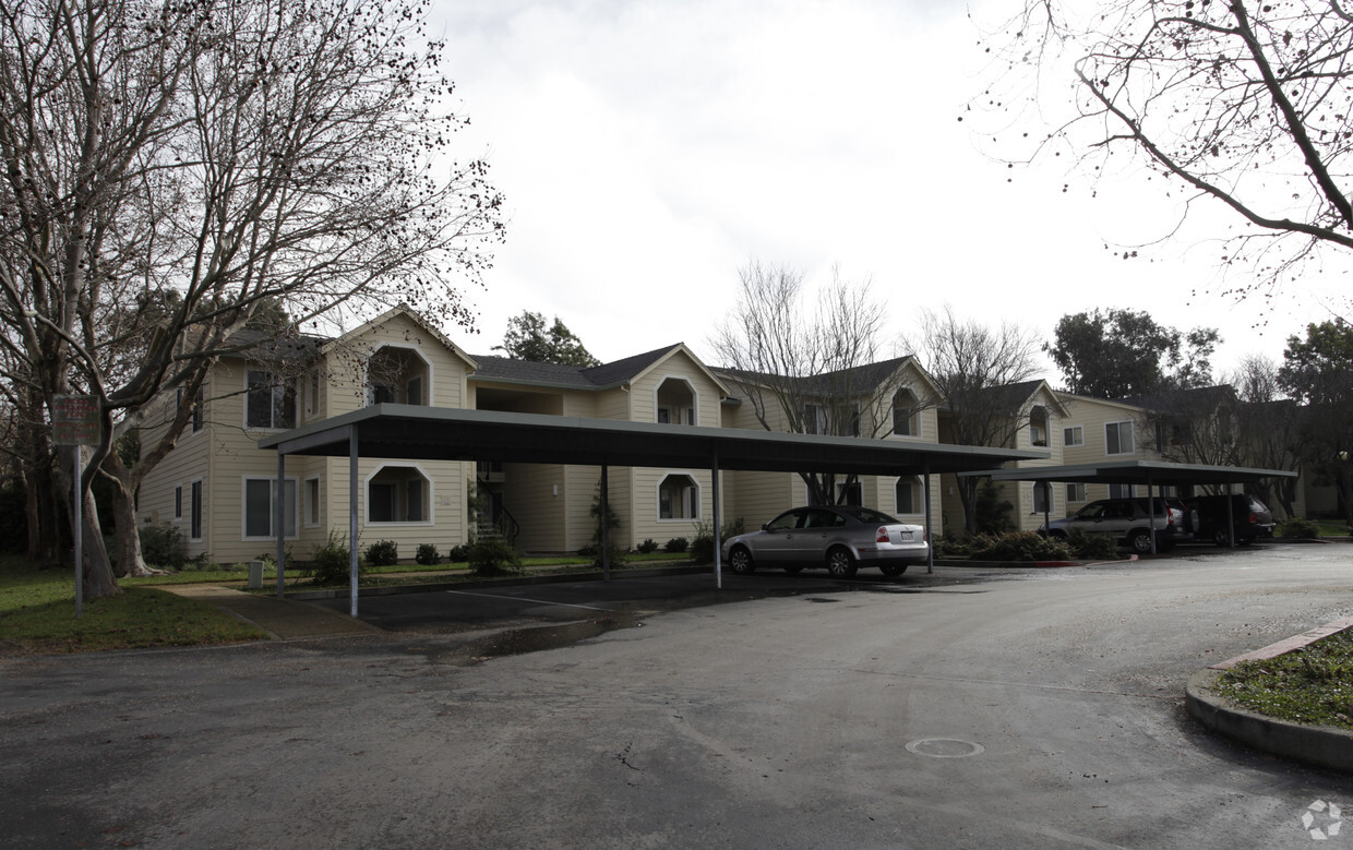 Primary Photo - Cadillac Flats Apartments