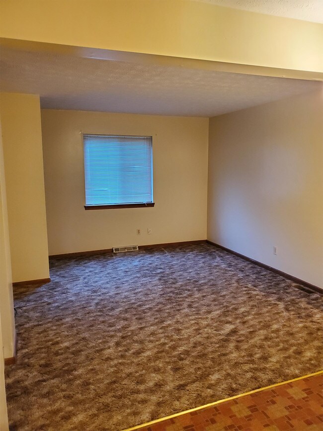 Building Photo - 1708 Oak Hill Rd