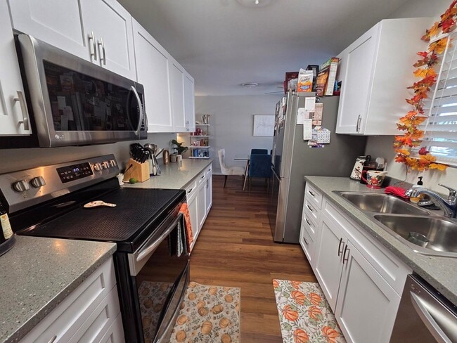 Building Photo - 120 Cynthia Dr