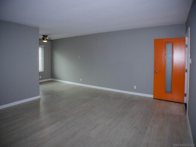 Building Photo - 4474 Winona Ave