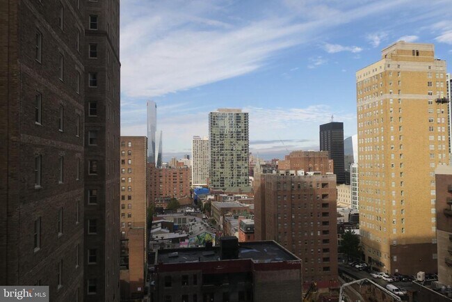 Building Photo - 135 S 19th St