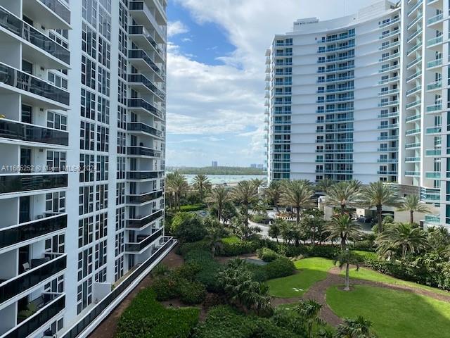 Foto del edificio - 10275 Collins Ave