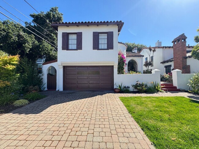 Building Photo - Spacious Spanish-Styled 3Bed/2Bath SFH For Rent in the Desirable City of Alameda, Ca!!!
