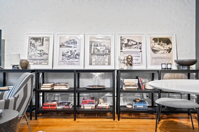 Foto del edificio - 1520 W Berteau Ave