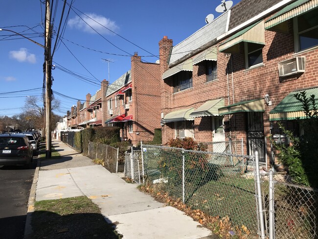 Building Photo - 3014 Gunther Ave
