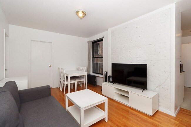 Foto del edificio - 329 E 94th St