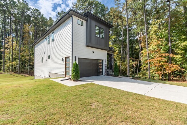 Building Photo - Modern 5-bedroom, 5-bathroom home in Durham