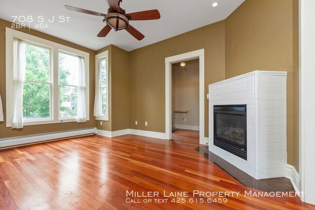 Building Photo - 4 Bedroom Victorian Row House!