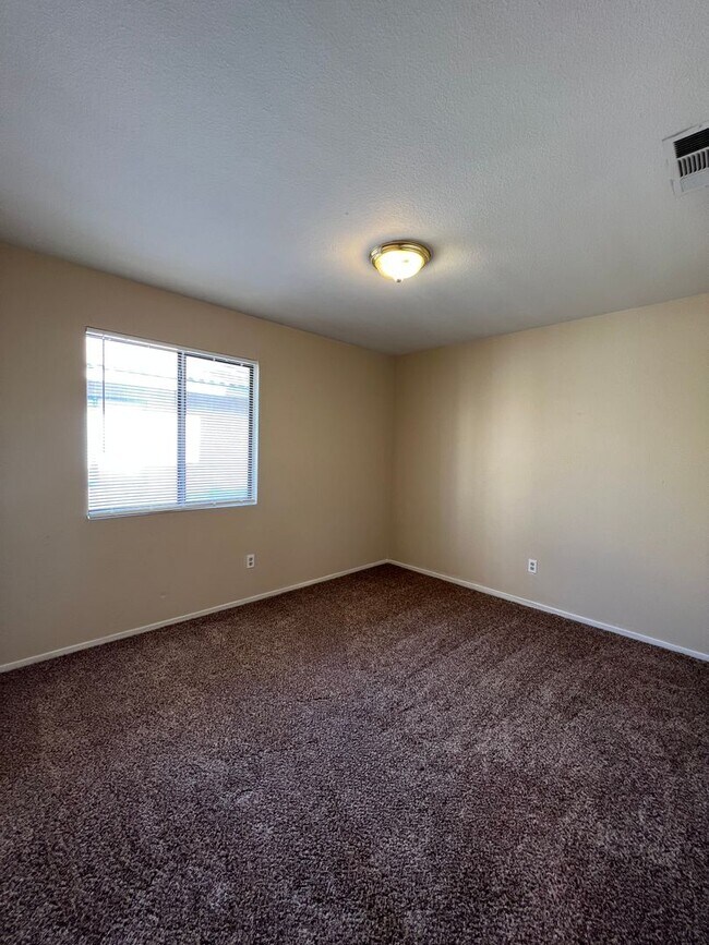 Foto del edificio - 8609 Lyn River Ct