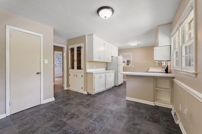 Foto del edificio - Chapel Hill 3 Bed 2 Bath Ranch - Available...