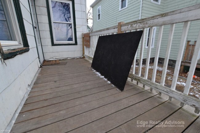 Foto del edificio - 6 br, 2 bath  - 40 Pratt St