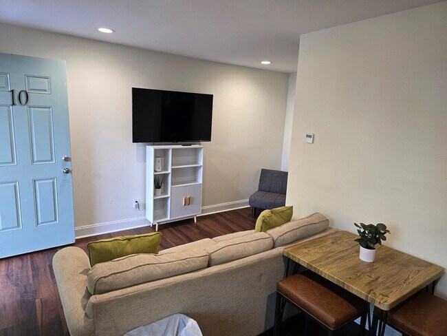 Building Photo - 1307 Buncombe Rd