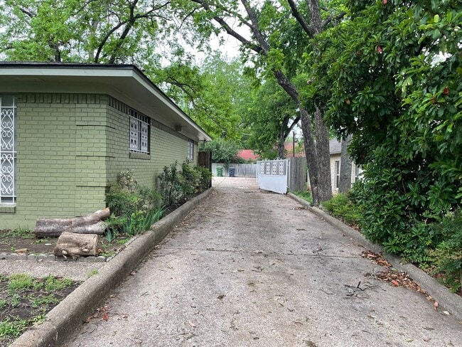 Building Photo - 3701 Austin Ave