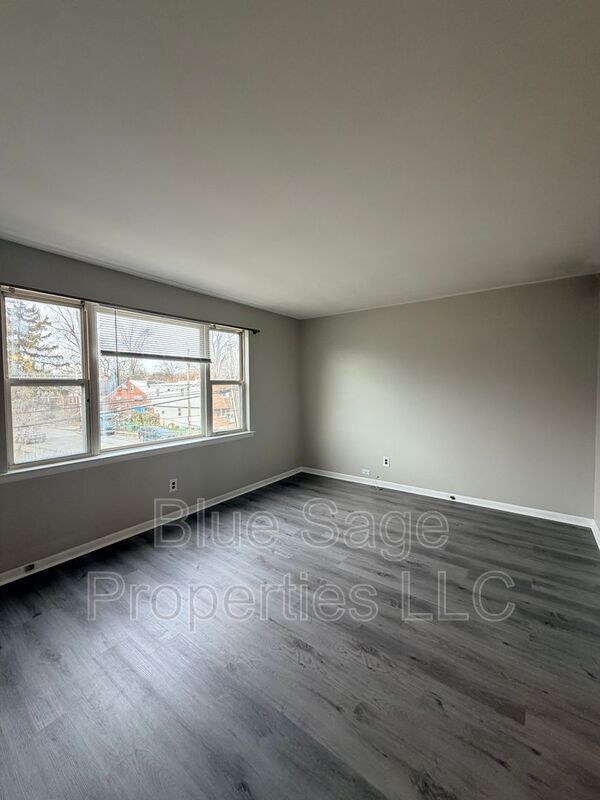 Building Photo - 727 Clifton Ave