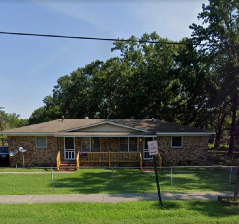 Primary Photo - 2592 Midland Park Rd