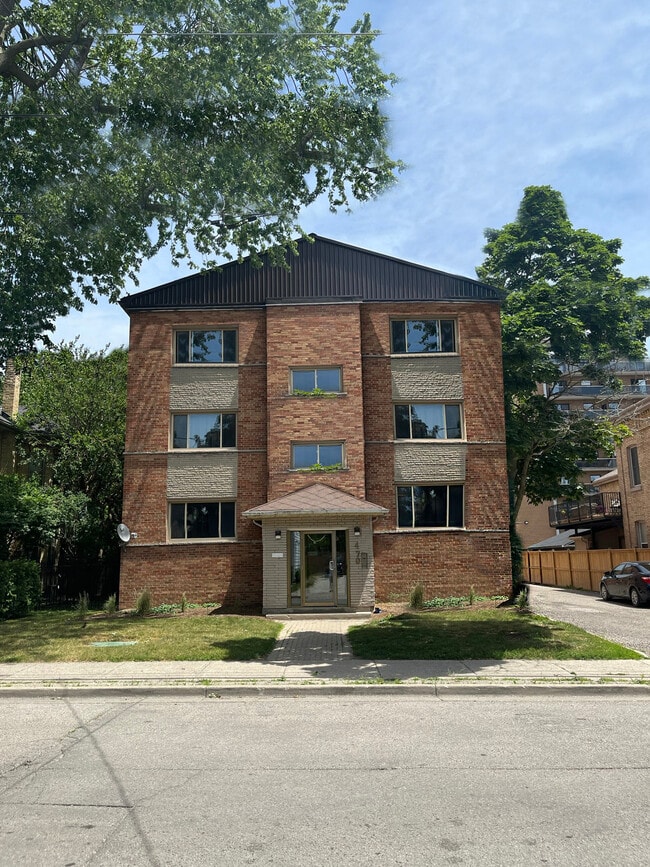 Building Photo - 470 Maitland Street