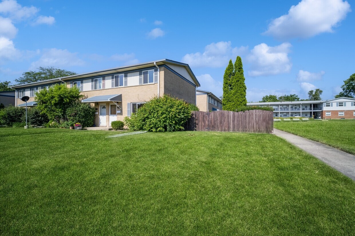 1754 Greenwood Rd, Glenview, IL 60026 Townhome Rentals in Glenview IL