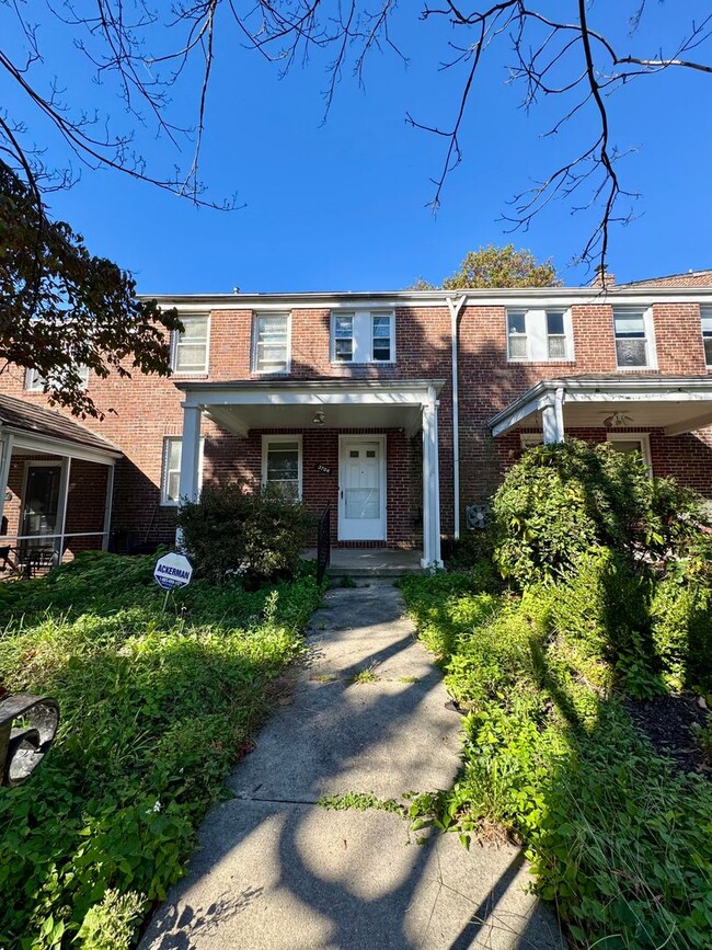Building Photo - 3704 Delverne Rd