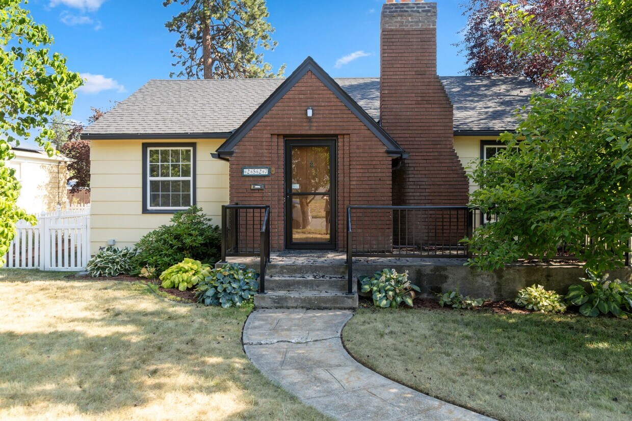 Primary Photo - 2527 W Walton Ave