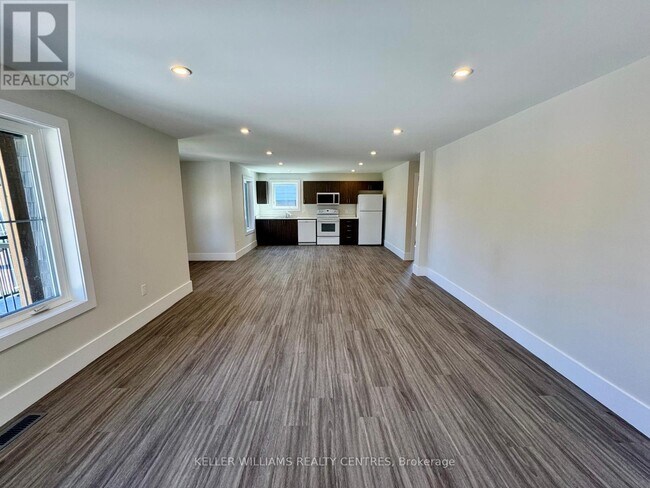 Building Photo - 65 Holgate St