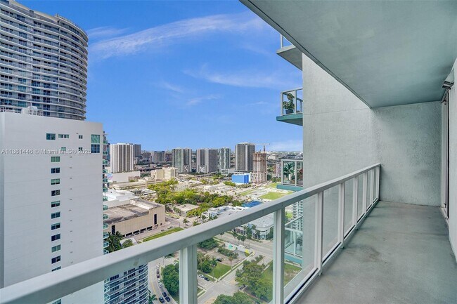 Building Photo - 1900 N Bayshore Dr