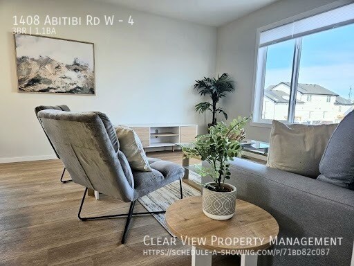 Photo du bâtiment - Beautiful 3 bedroom townhouse in Gary Station! ?