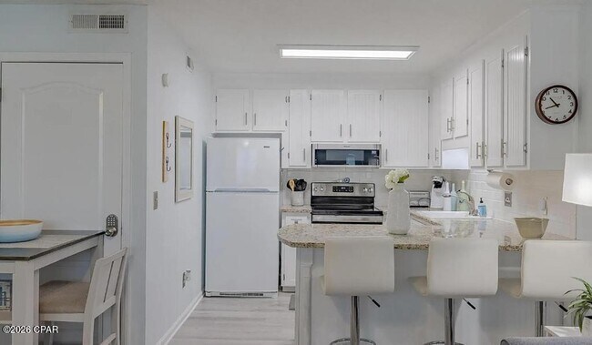 Foto del edificio - 17462 Front Beach Rd